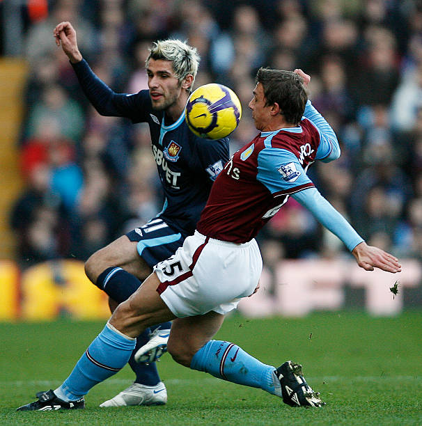 己的信心受 己的信心受