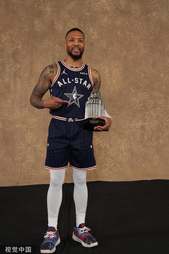 以其出色的 以其出色的